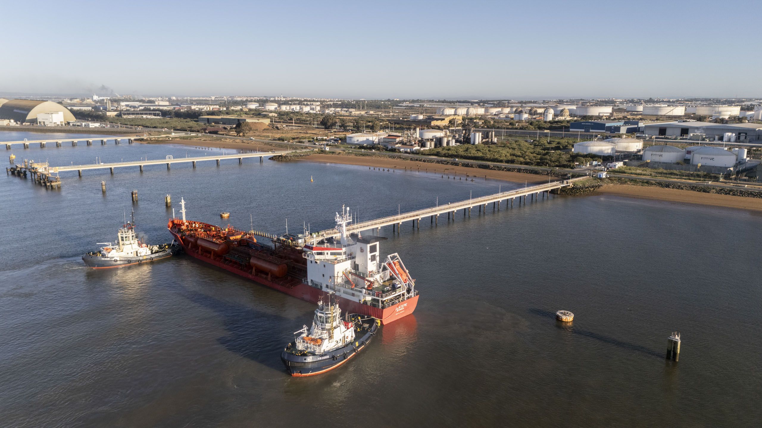Descarga materias primas puerto Huelva Globalfeed